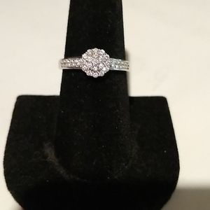 10K White Gold Diamond Flower Cluster Ring.